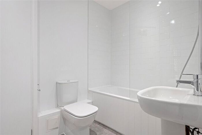 2 Bedroom Apartment To Rent In St Mark's Apartments, City Road, London, EC1V