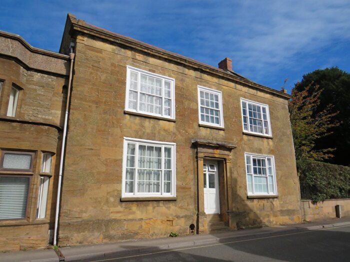 2 Bedroom Maisonette For Sale In East Street, Crewkerne, TA18