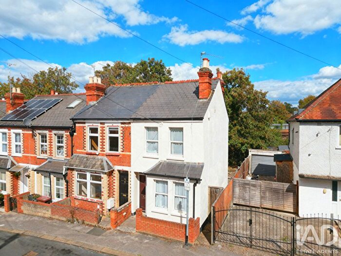 3 Bedroom End Terrace House For Sale In Wykeham Road, Reading, RG6