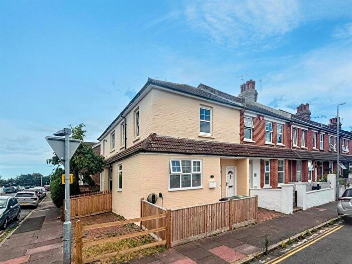 2 Bedroom Flat For Sale In Latimer Road, Eastbourne, BN22