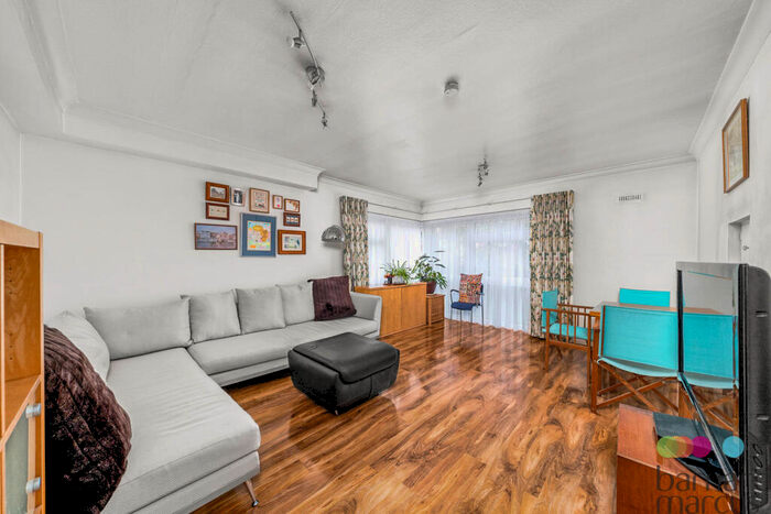 2 Bedroom Apartment To Rent In Friern Barnet Lane, London, N20