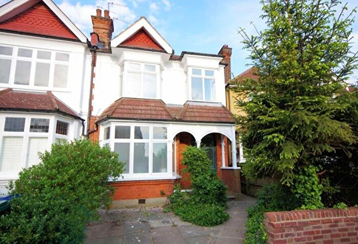 2 Bedroom Apartment To Rent In Holdenhurst Avenue, North Finchley, London, N12