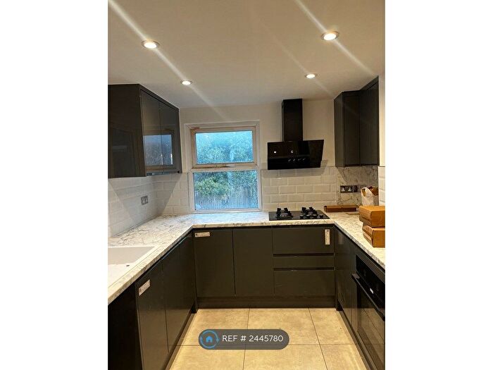 3 Bedroom Terraced House To Rent In High Street, Aylesbury, HP20