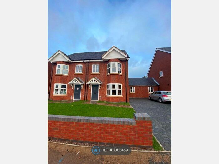 4 Bedroom Semi-Detached House To Rent In Broadmead Avenue, Northampton, NN3