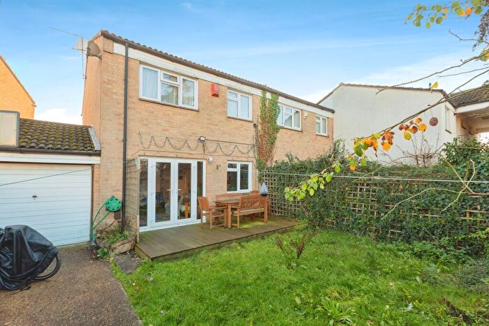 3 Bedroom End Of Terrace House For Sale In Northmead Road, Slough, SL2