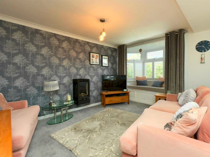 2 Bedroom Semi-Detached House For Sale In Mount Close, Nantwich, Cheshire, CW5