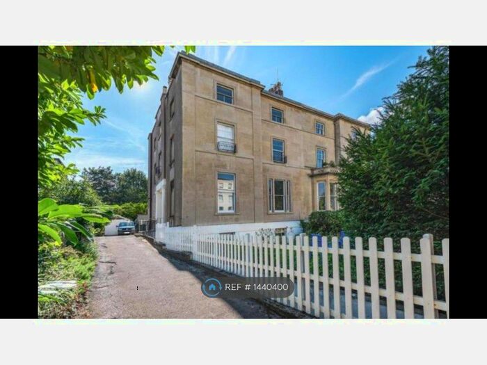 2 Bedroom Flat To Rent In First Floor Pembroke Road, Clifton, Bristol, BS8