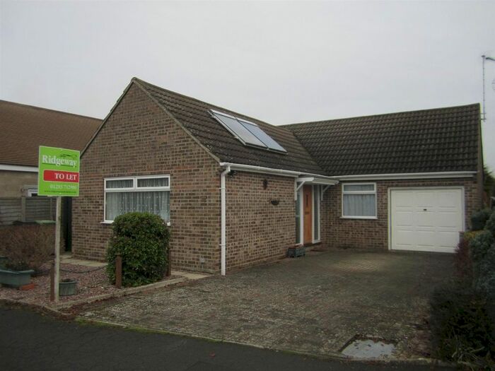 2 Bedroom Detached Bungalow To Rent In Lakeside, Fairford, GL7