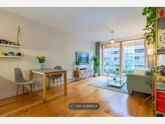 2 Bedroom Flat To Rent In Crampton Street, London, SE17