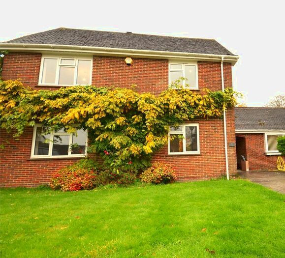 3 Bedroom Link Detached House To Rent In East Grinstead, West Sussex, RH19