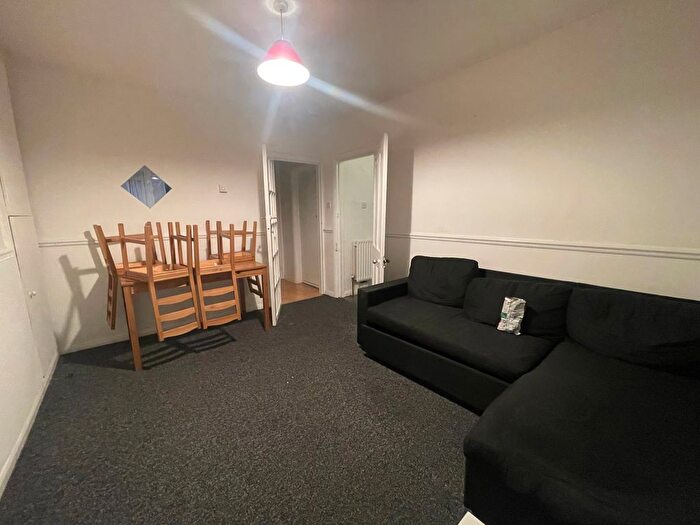 2 Bedroom Flat To Rent In Grantham Gardens, Chadwell Heath, RM6