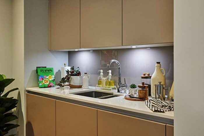 2 Bedroom Flat To Rent In Uncle Elephant And Castle, Elephant And Castle, London, SE11