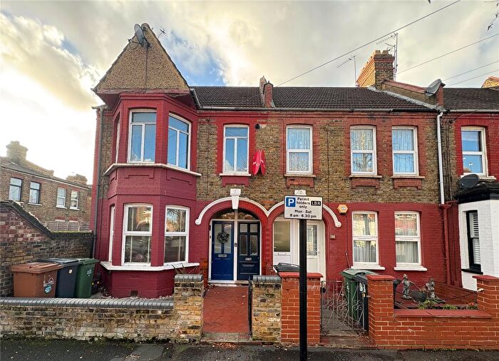 2 Bedroom Flat To Rent In Kettlebaston Road, Leyton, E10