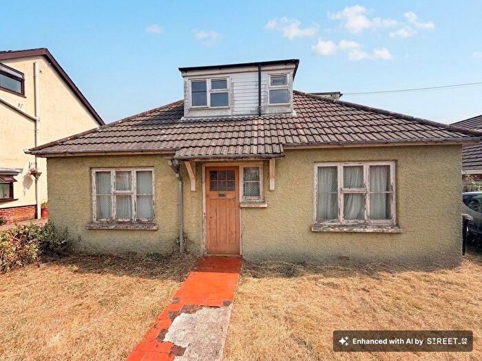 4 Bedroom Chalet For Sale In The Pentagon, Fawley, SO45