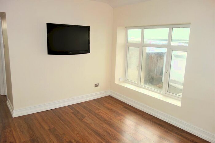 Studio To Rent In Windsor Road, Penarth, CF64