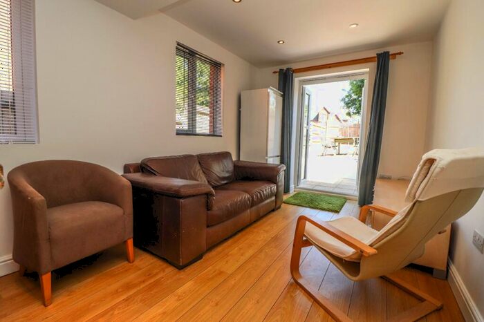 4 Bedroom House To Rent In Cromwell Road, Southampton, Hampshire, SO15