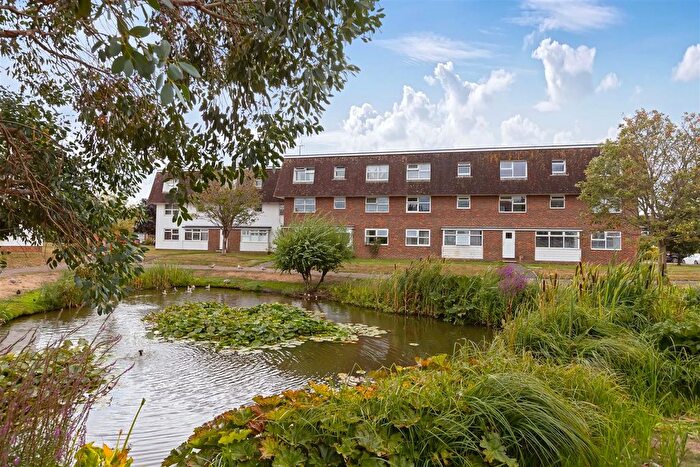 2 Bedroom Flat For Sale In Greystone Avenue, Worthing, BN13