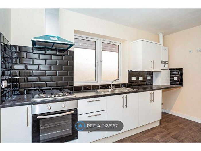 3 Bedroom Flat To Rent In Skewen, Neath, SA10