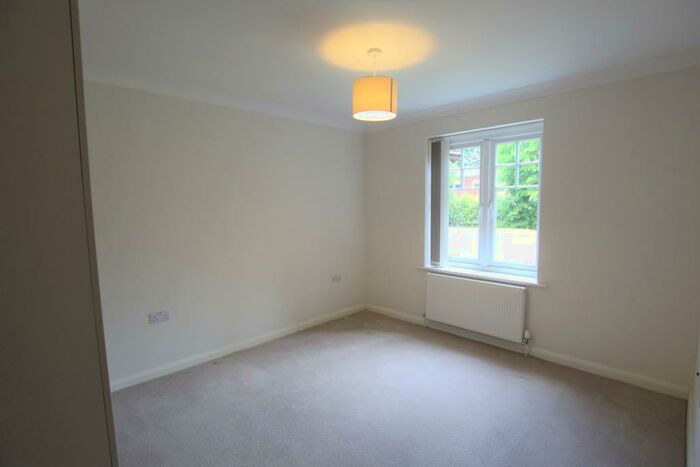 1 Bedroom Flat To Rent In Wayside Court, (), Horley, RH6