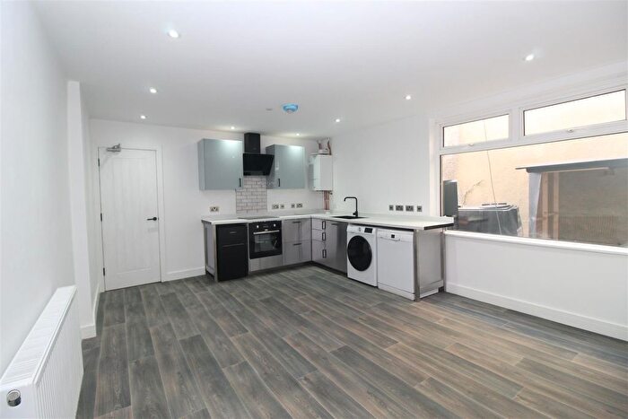 2 Bedroom Flat To Rent In Ombersley Road, Newport, NP20