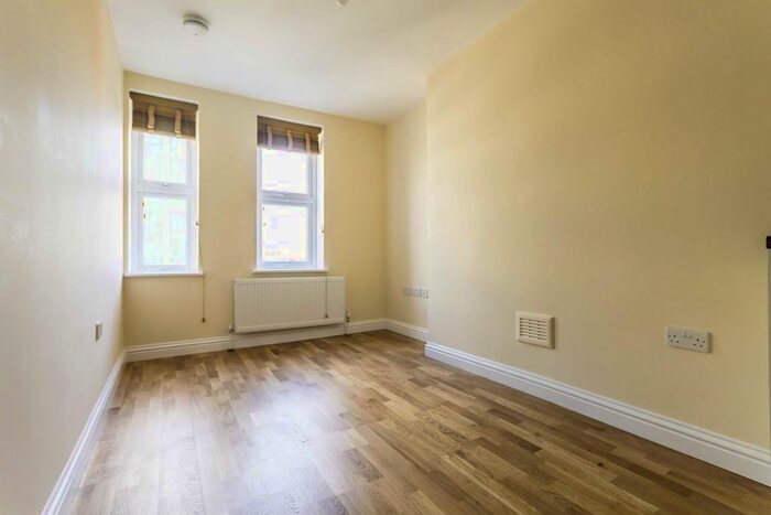 Studio To Rent In Fulham Broadway, London, SW6