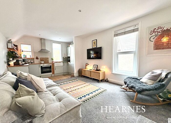 2 Bedroom Flat For Sale In Garland Road, Poole, BH15