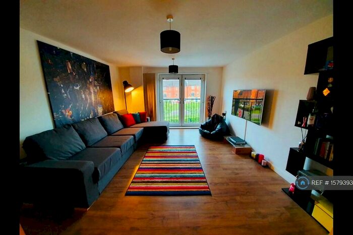 2 Bedroom Flat To Rent In Sandhills Avenue, Hamilton, Leicester, LE5