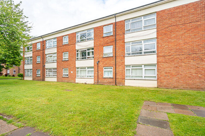1 Bedroom Flat For Sale In Lennox Road, Chichester, PO19