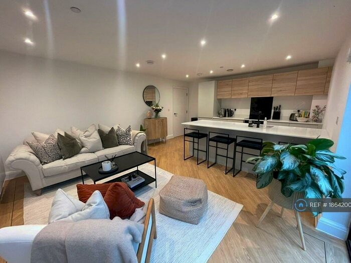 2 Bedroom Flat To Rent In North Road, Poole, BH14