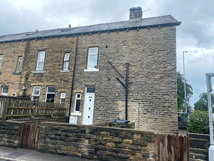 3 Bedroom End Of Terrace House To Rent In Bradford Road, Keighley, BD21