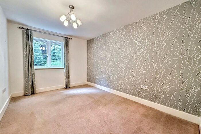 2 Bedroom Flat For Sale In Chandlers Ford, SO53