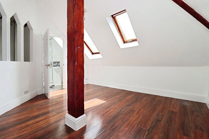 3 Bedroom Flat For Sale In Frenchay Park Road, Bristol, Somerset, BS16
