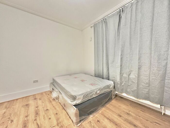 1 Bedroom Studio To Rent In Mitcham Lane, London, SW16