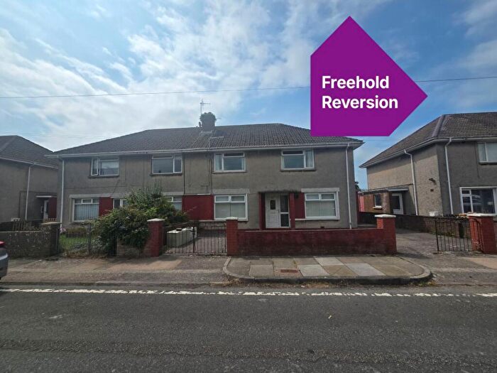 Flat For Sale In - Heol-y-Parc, North Cornelly, Bridgend, Mid Glamorgan, CF33