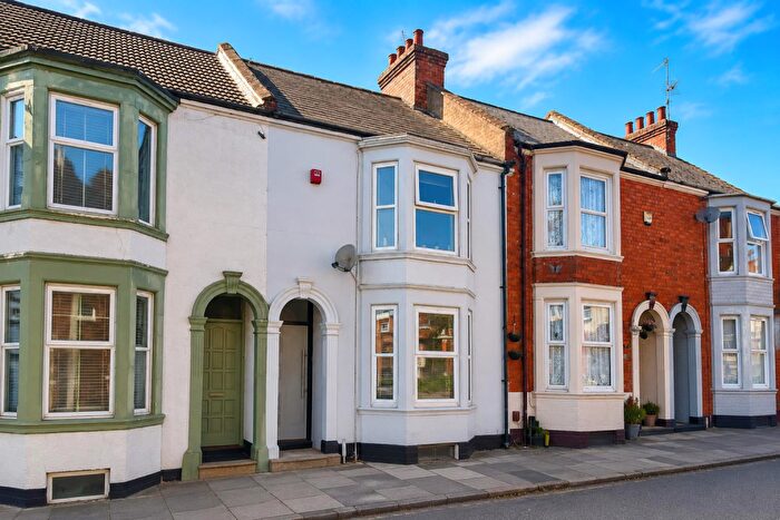 3 Bedroom Terraced House For Sale In Whitworth Road, Abington, NN1