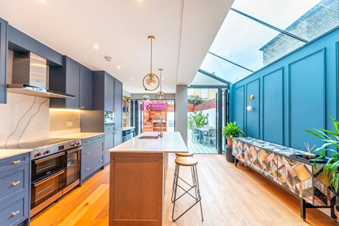 4 Bedroom Semi-Detached House To Rent In Kenmont Gardens, Kensal Rise, London, NW10