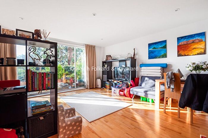 2 Bedroom Flat To Rent In Queensmere Road, Southfields, London, SW19