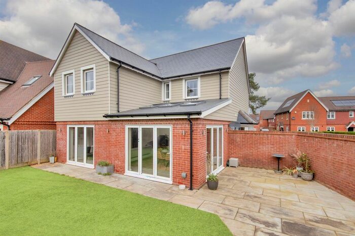 4 Bedroom Detached House For Sale In Burton Avenue, Leigh - Chain Free, TN11