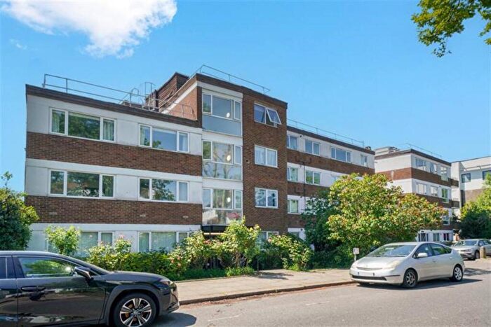 1 Bedroom Flat To Rent In Charlton Lodge, Temple Fortune Lane, Temple Fortune, NW11