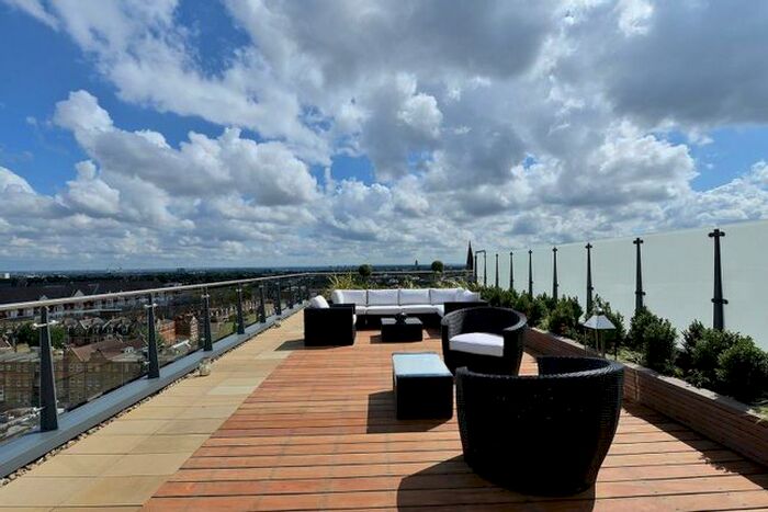 3 Bedroom Flat To Rent In Dickens Yard, Ealing, London, W5