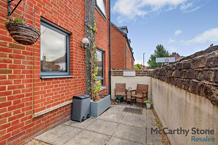 2 Bedroom Flat For Sale In Turner House St. Margarets Way, Midhurst, GU29