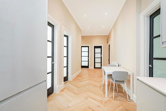 4 Bedroom Flat To Rent In Gibson Street, Glasgow, G12