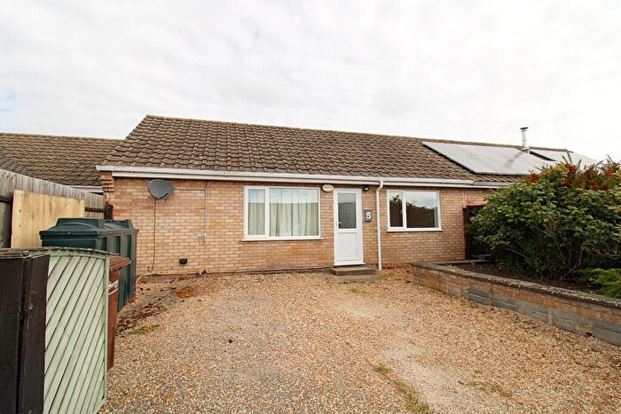 3 Bedroom Terraced Bungalow For Sale In Broomhill Close, Red Lodge, Bury St. Edmunds, IP28