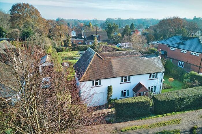 4 Bedroom Cottage For Sale In Sandy Lane, Chobham, Woking, GU24
