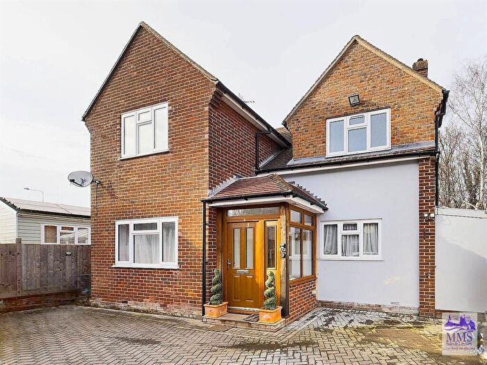 6 Bedroom Detached House For Sale In Squires Close, Strood, ME2