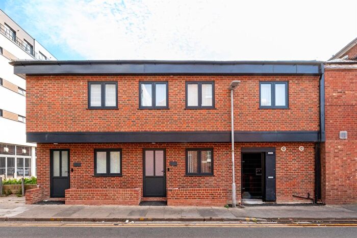 1 Bedroom Flat To Rent In Eaton Place, Reading, RG1