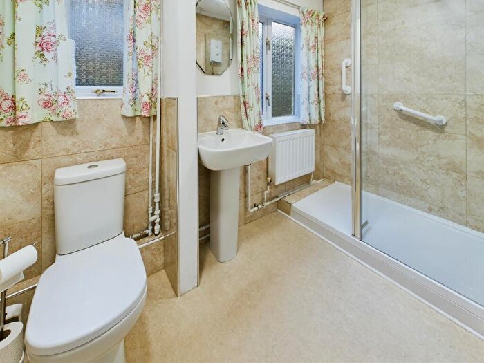 2 Bedroom Detached Bungalow For Sale In Merthyr Road, Llanfoist, NP7