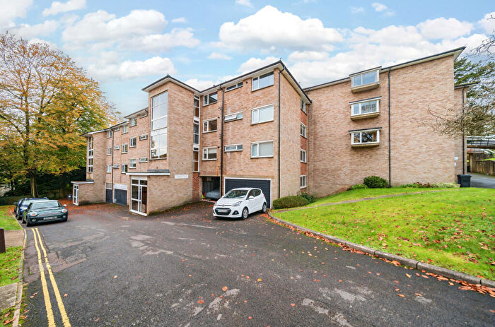 3 Bedroom Flat For Sale In Northlands Drive, Winchester, Hampshire, SO23