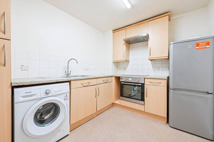 2 Bedroom Flat For Sale In Westferry Road, Isle Of Dogs, London, E14