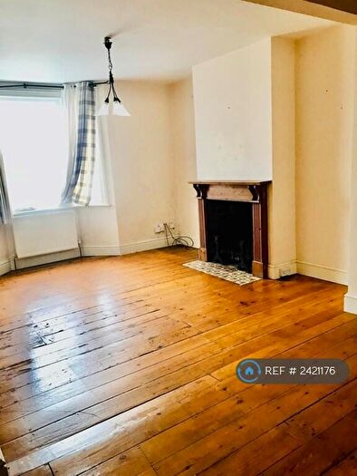 3 Bedroom Terraced House To Rent In Crombey Street, Swindon, SN1